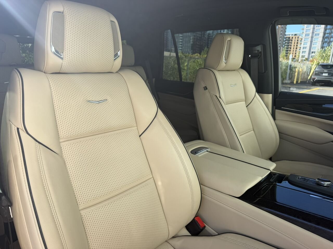 2023 Cadillac Escalade PREMIUM LUXURY AWD FINANCEMENT À PARTIR 3.99% White Laval - photo #30