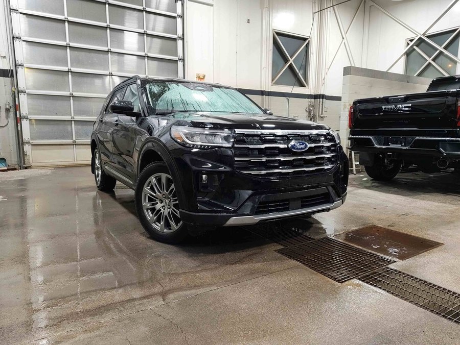 2025 Ford Explorer Active 200A 2.3T 4WD | 6 Passenger Seating | Comfort Package Black