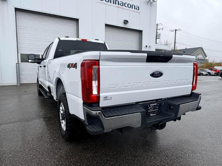 Ford Super Duty F-250 SRW XLT cabine 6 places 4RM caisse de 8 pi - 6 PLACES - MOTEUR 7.3L - BOÎTE DE 8PI 2026 Blanc