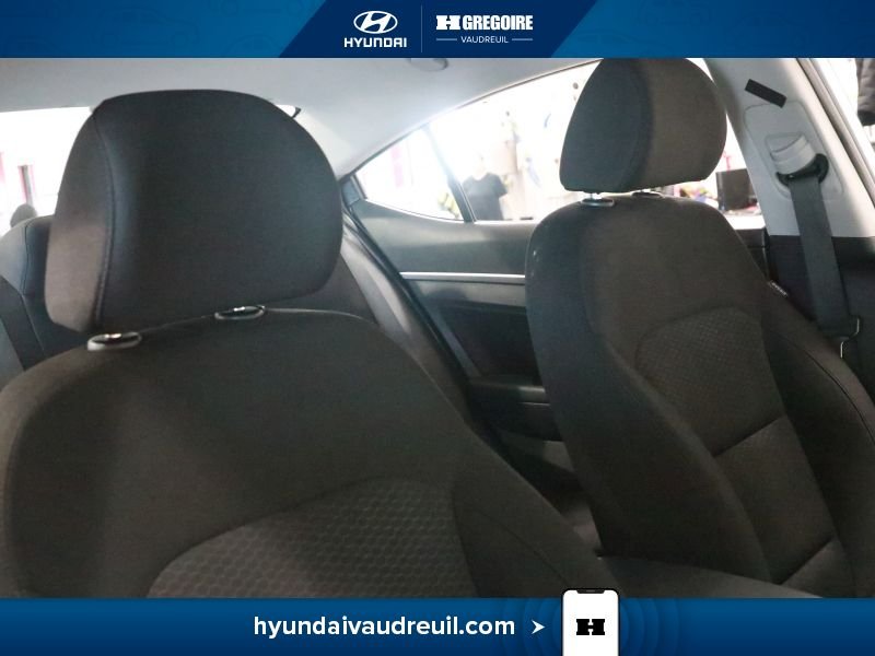 Hyundai Elantra 2019 Blanc Laval - photo #28