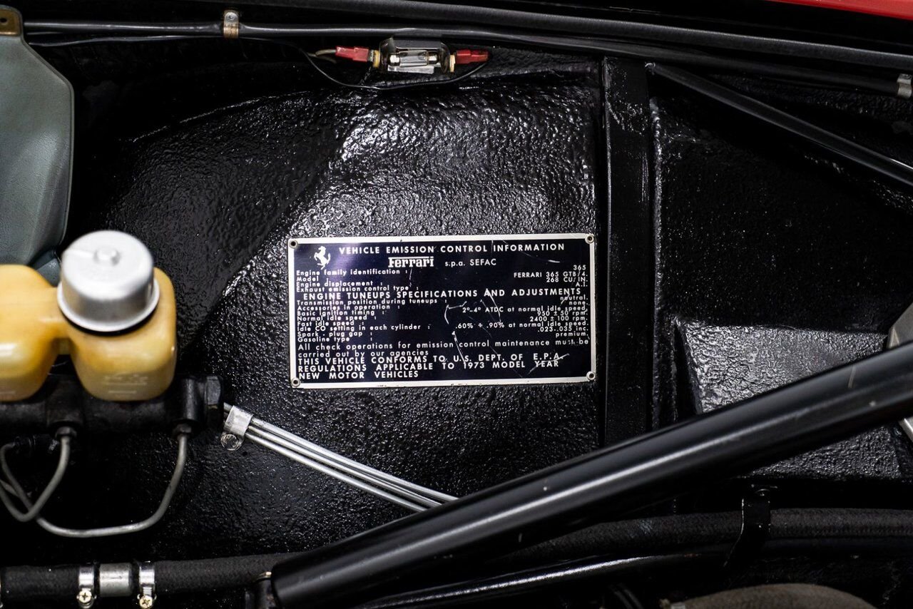 Ferrari 365 GTB4 Daytona 18,301 miles With Orig Books/Tools/ Carbs / Filter Box 1973 Rouge Montréal - photo #25