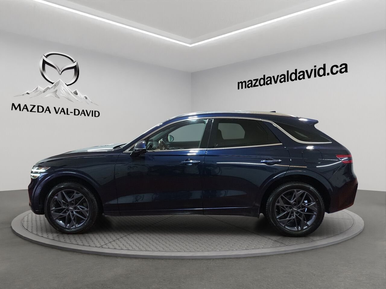 Genesis GV70 2.5T Advanced Plus TI, toit ouvrant panoramique, navigation, sièges fonction mémoire, volant 2022 Bleu Val-David - photo #1