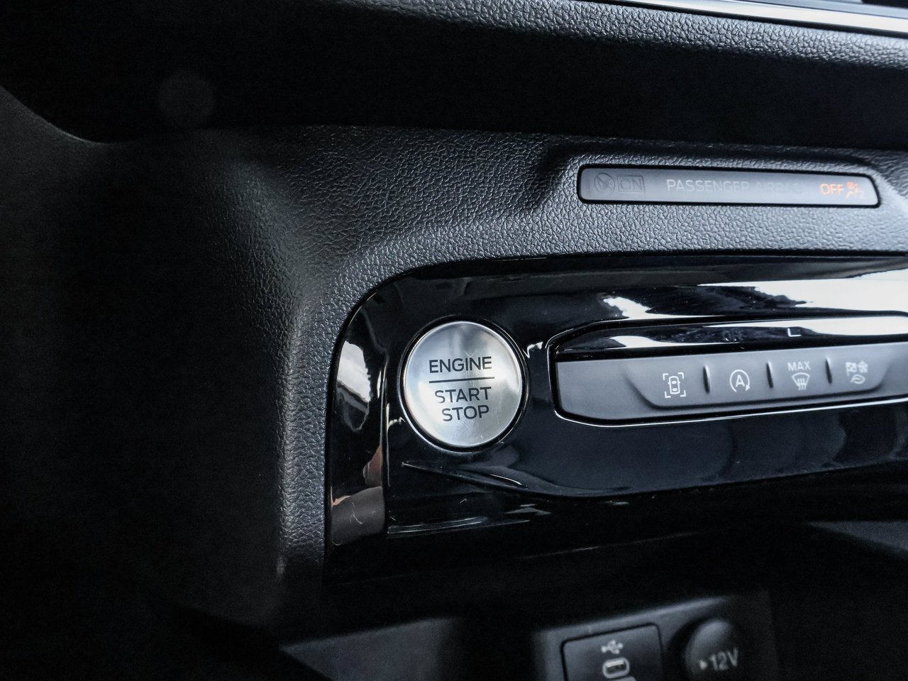 2025 Ford Escape Platinum AWD Grey Sherwood Park - photo #24