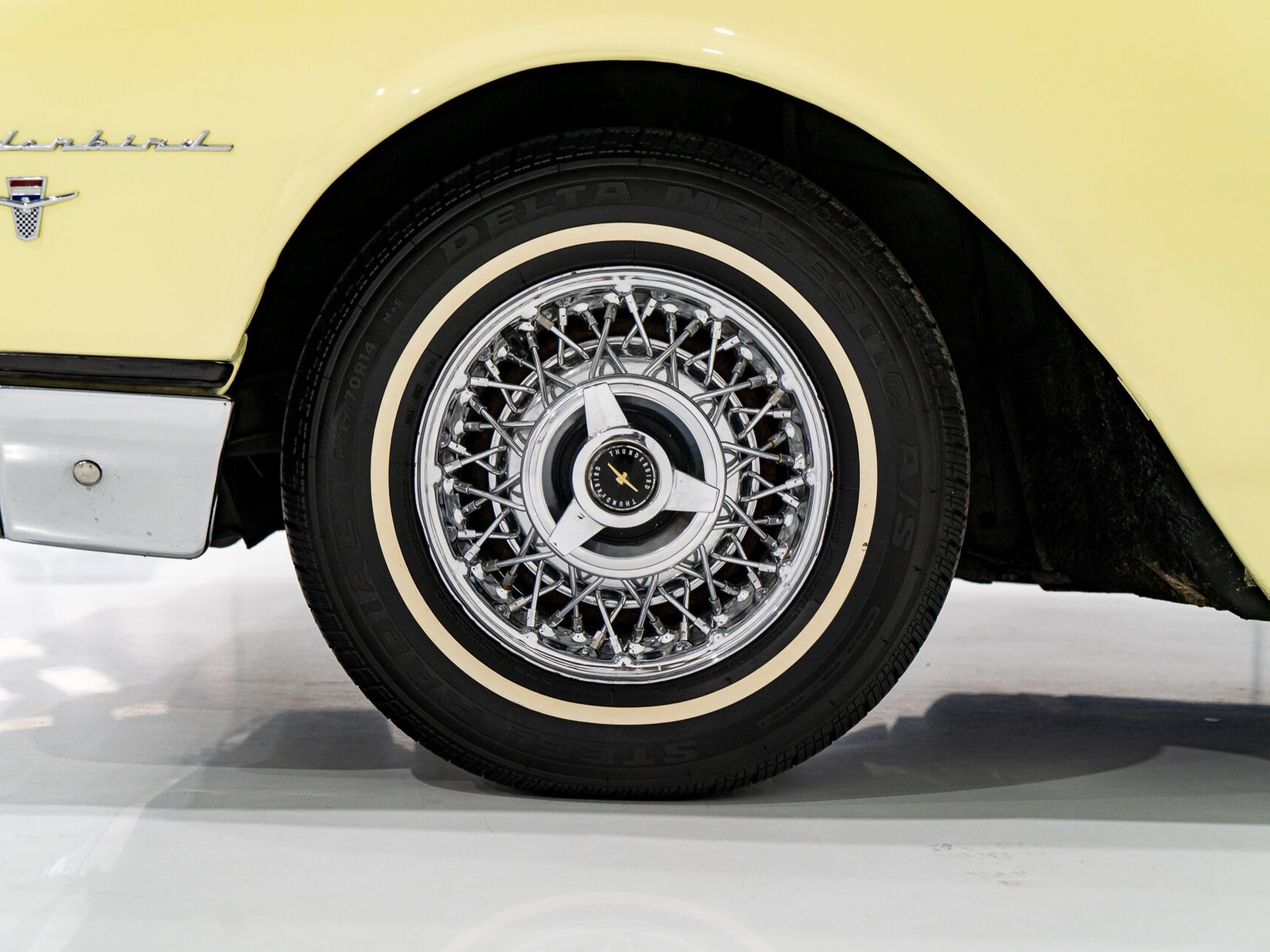 Ford Thunderbird Beautifully Presented From Older Restoration with original bill of sale 1962 Jaune Montréal - photo #42
