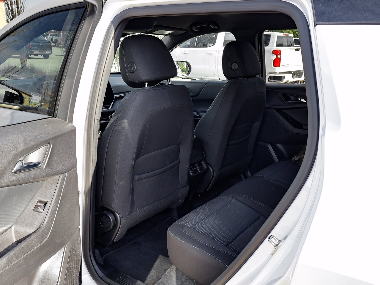 2026 Chevrolet Equinox AWD 4dr LT w/2LT White Sherwood Park - photo #24