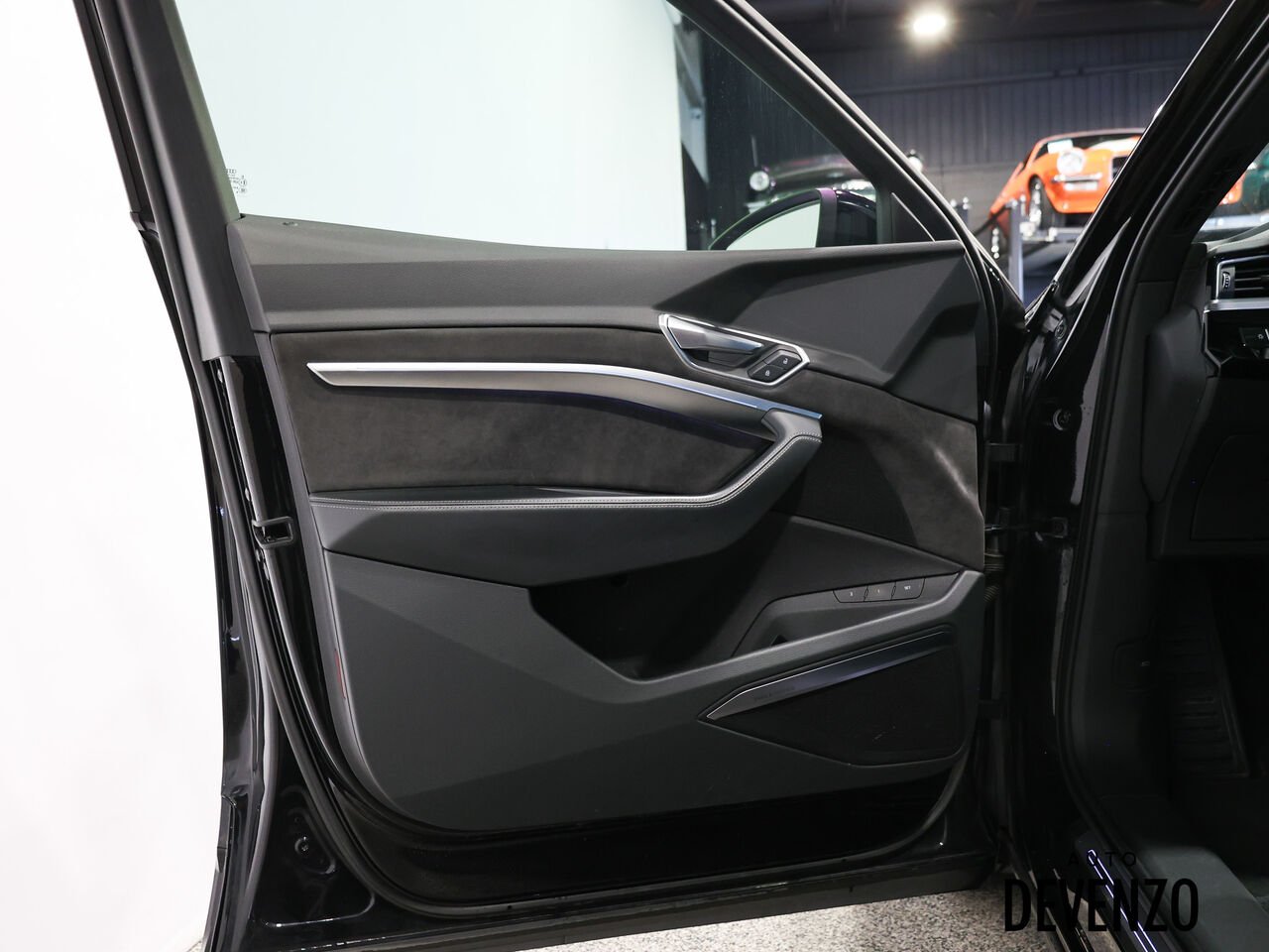 2019 Audi e-tron Black Saint-Eustache - photo #11