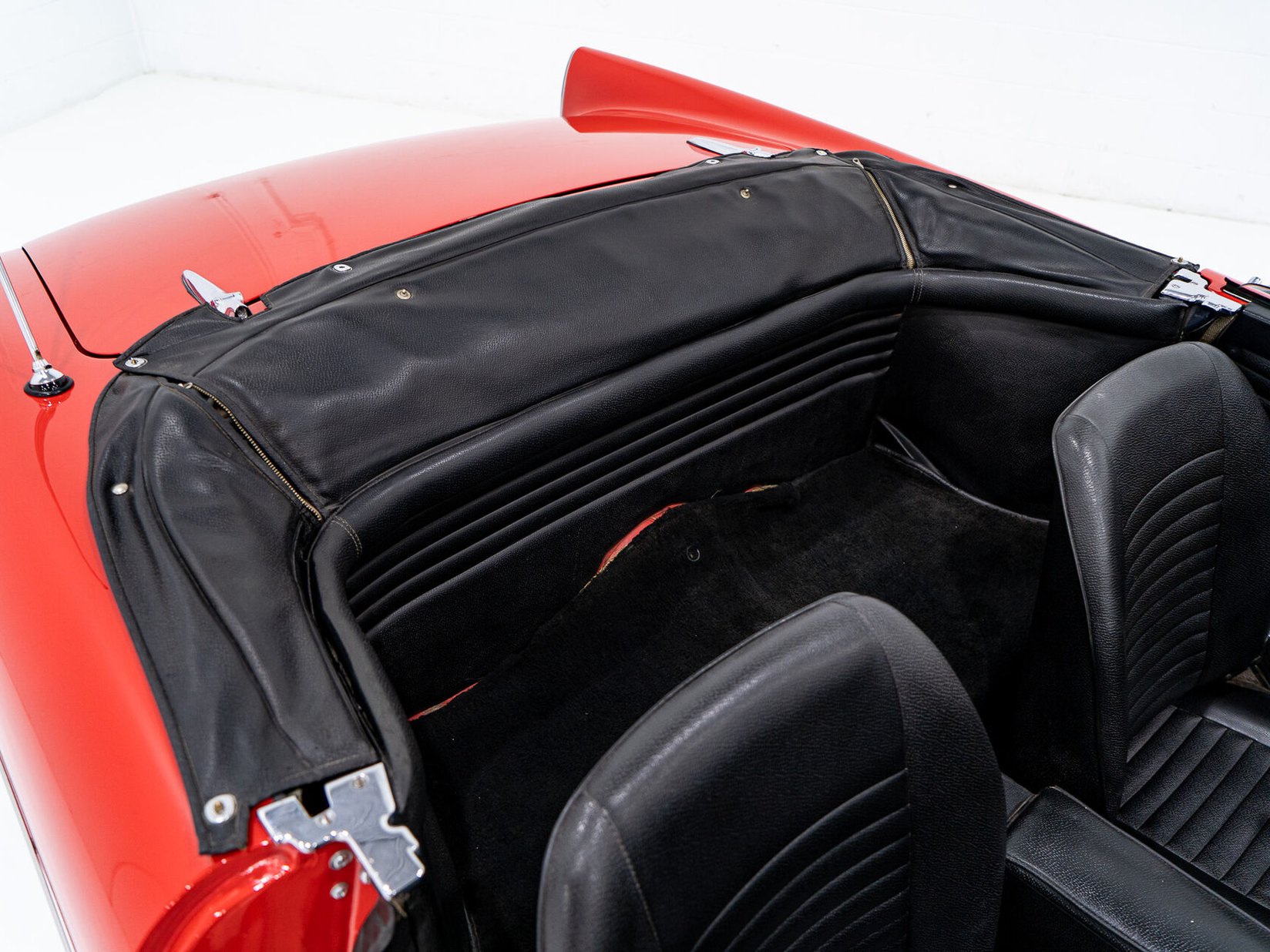 Sunbeam Tiger Unrestored with single repaint **PRIX EN USD** 1967 Rouge Montréal - photo #14