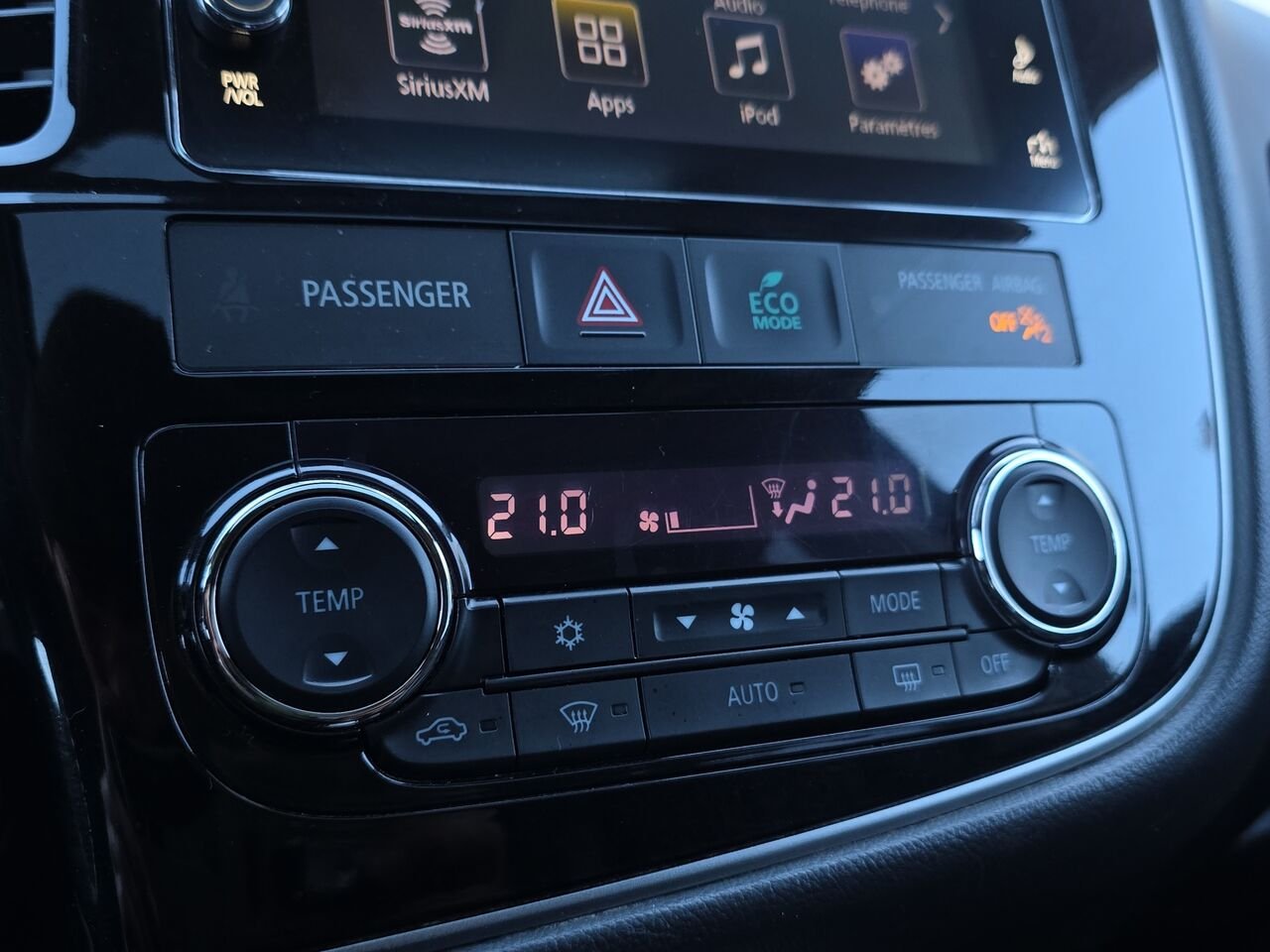 2018 Mitsubishi Outlander Plug-In Hybrid GT S-AWC Grey Val-David - photo #21