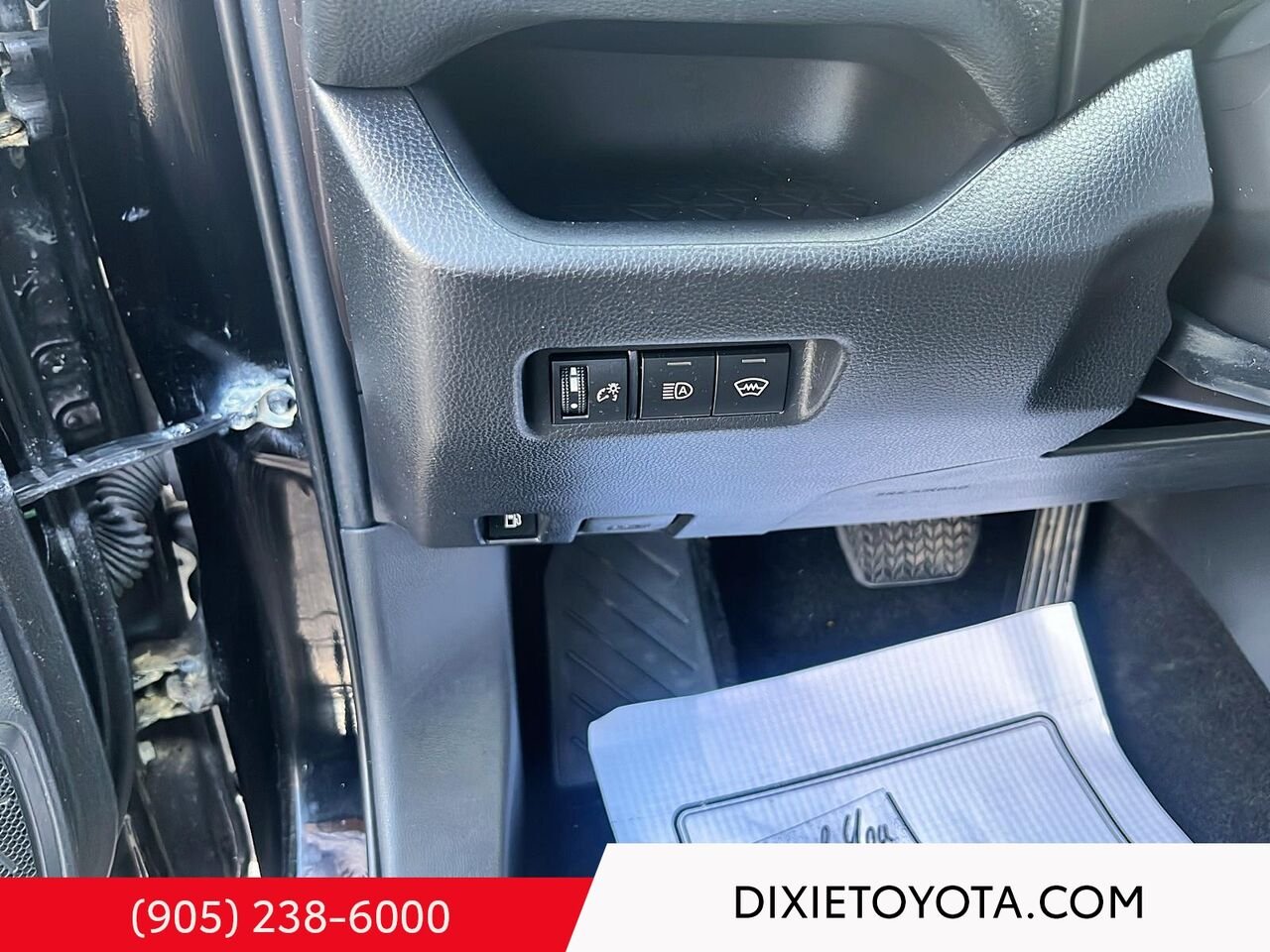 2025 Toyota RAV4 HYBRID LE AWD / CLEAN CARFAX / HEATED SEATS / TOYOTA SAFETY SENSE / CARPLAY AND ANDROID AUTO Black Mississauga - photo #13