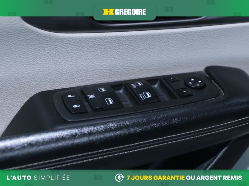 2022 Chrysler Pacifica Grey Laval - photo #13