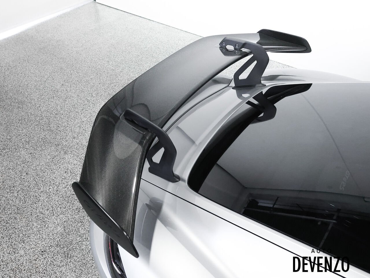 Porsche 718 Cayman GT4 RS Weissach Package 2025 Gris Saint-Eustache - photo #4