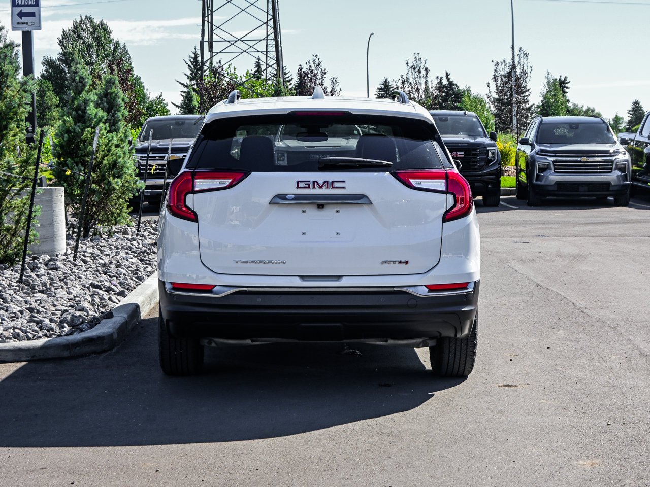 2022 GMC Terrain AWD 4dr AT4 White Sherwood Park - photo #11