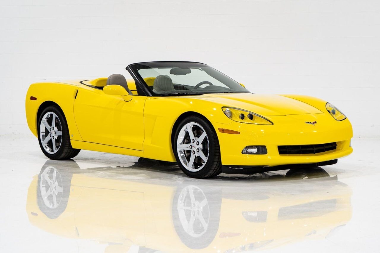 Chevrolet Corvette PRIX EN USD | With Only 900km (563mi) From New With Window Sticker 2008 Jaune Montréal - photo #24