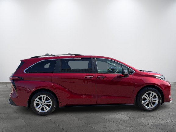 2022 Toyota Sienna Red Thetford Mines - photo #2