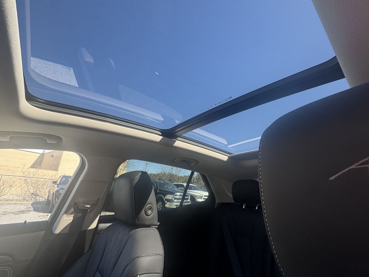 BUICK ENVISION AVENIR Avenir 4 portes TI 2023 Rouge Ottawa & Gatineau - photo #4