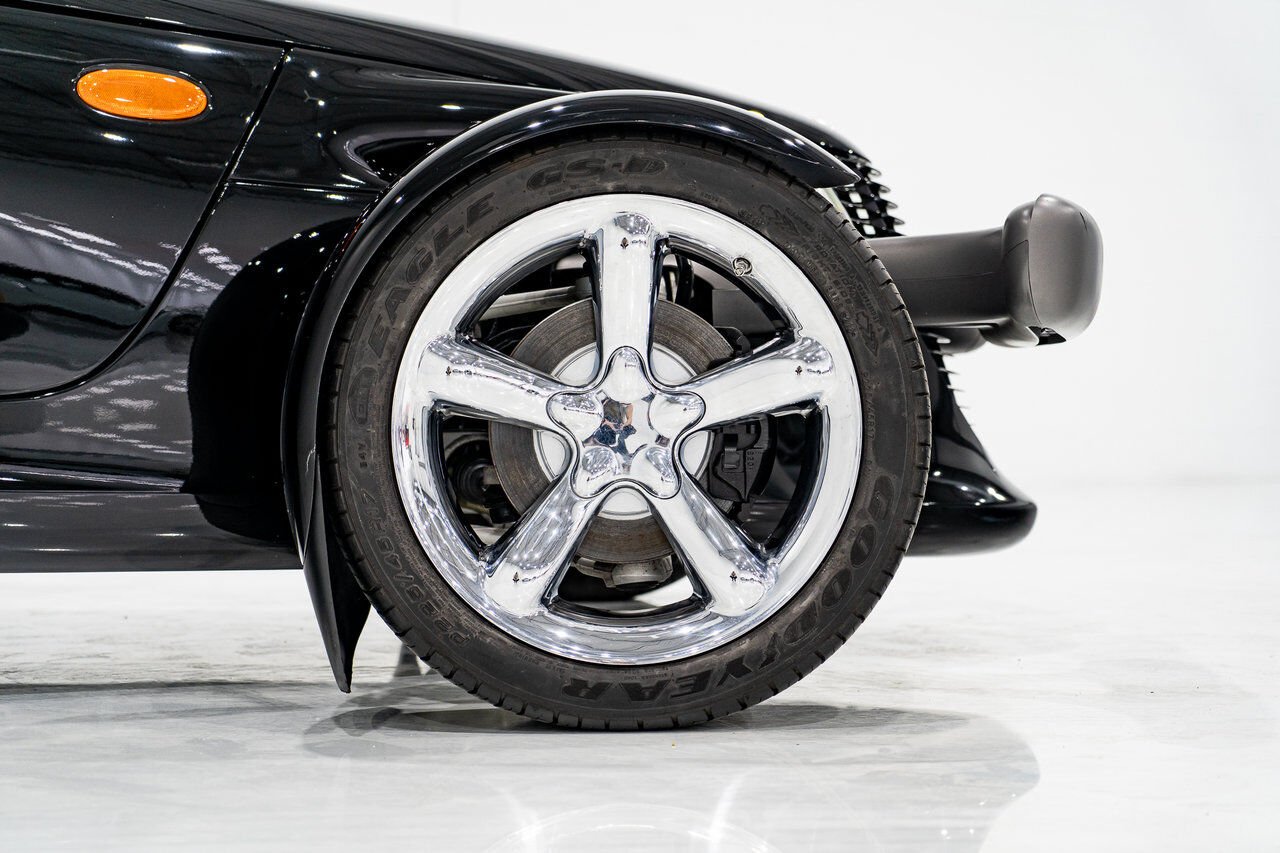 Plymouth Prowler Desirable Black Colour with only 7,611KM (4756mi) from new **PRICE IN USD** 1999 Noir Montréal - photo #35