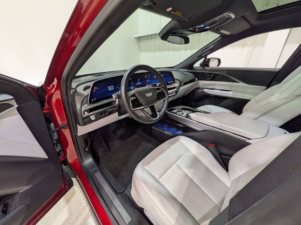 2024 Cadillac LYRIQ 4dr Sport w/1SF Red Val-David - photo #10