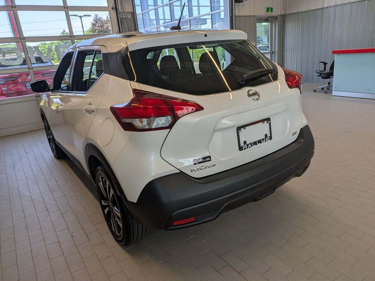 Nissan Kicks 2018 Blanc Gatineau - photo #17