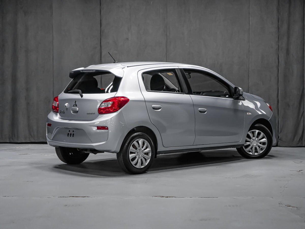 2018 Mitsubishi Mirage ES Silver Montreal - photo #2