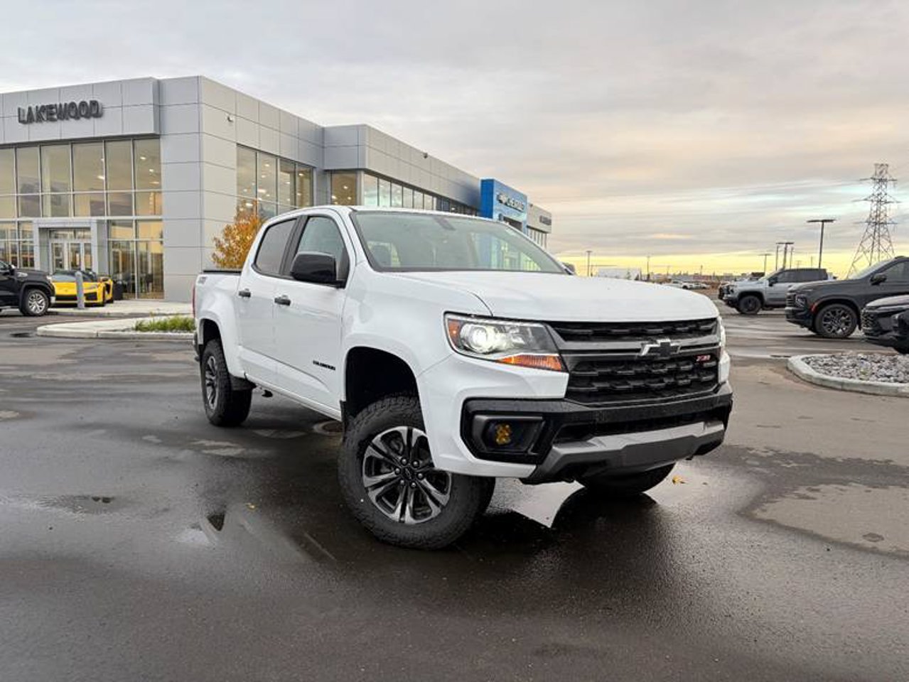 2022 Chevrolet Colorado 4WD Crew Cab 128 Z71 White Sherwood Park - photo #1