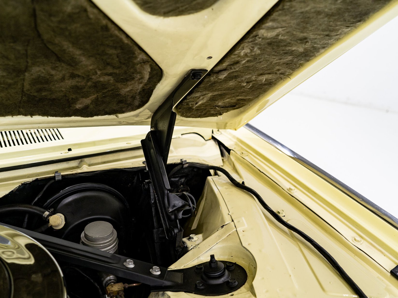 Ford Thunderbird Beautifully Presented From Older Restoration with original bill of sale 1962 Jaune Montréal - photo #19