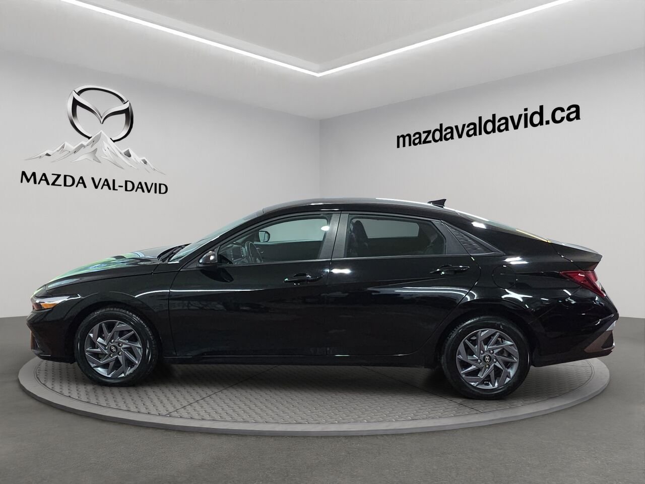 2024 Hyundai Elantra Preferred IVT, Bluetooth, Commande audio au volant, volant chauffant Black Val-David - photo #1