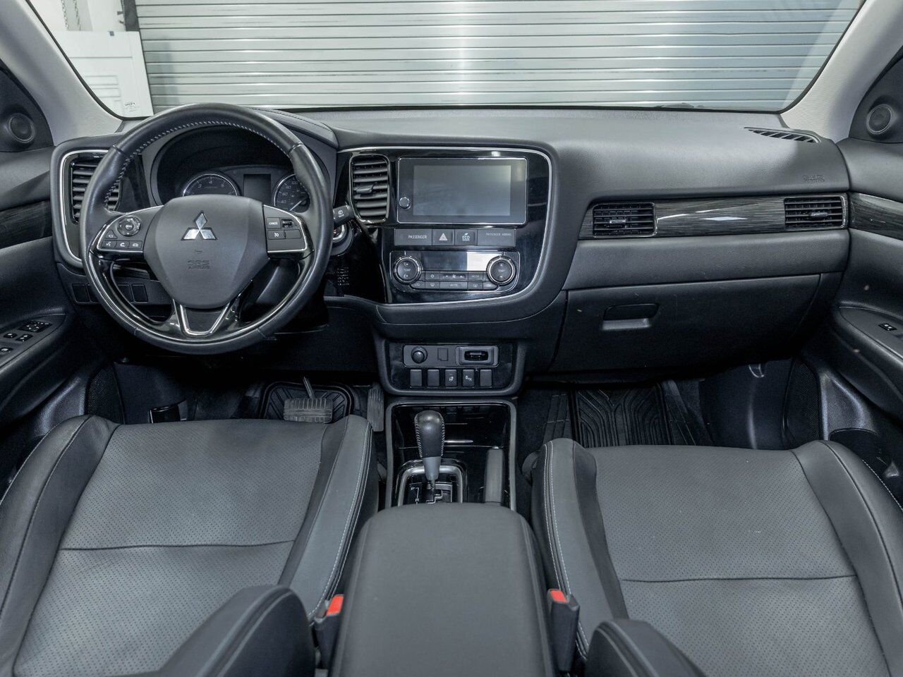 Mitsubishi Outlander ES AWD *TOIT* CUIR 7 PLACES SIÈGES CHAUFF CAM 360 2018 Blanc Saint-Jérôme - photo #11