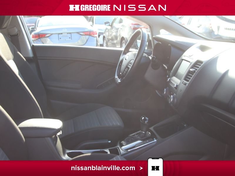 2018 Kia Forte Grey Laval - photo #11