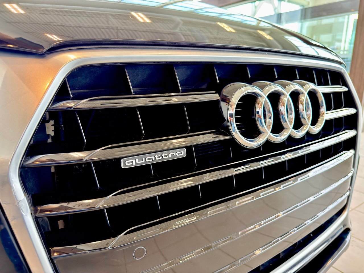 2016 Audi Q3 Black Notre-Dame-des-Prairies - photo #8