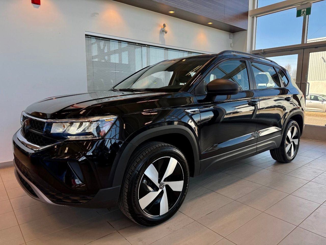 2024 Volkswagen Taos Black Notre-Dame-des-Prairies - photo #1
