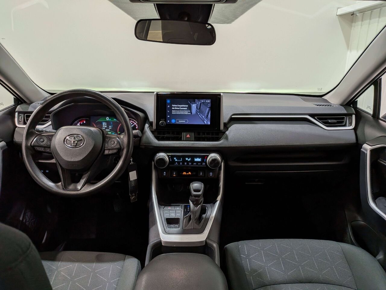 Toyota RAV4 LE AWD 2024 Noir Val-David - photo #11