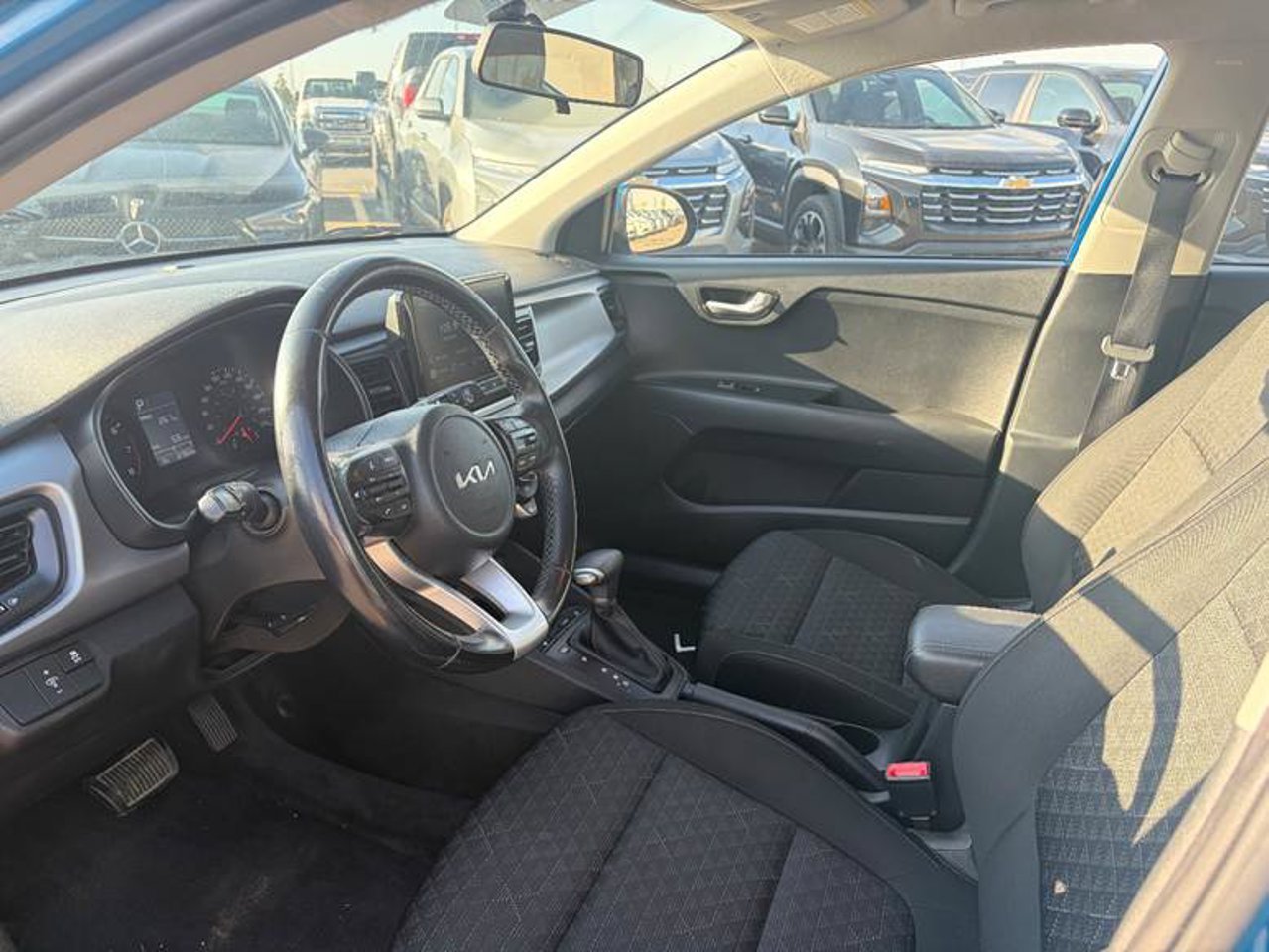 2023 Kia Rio 5-door LX+ IVT Blue Sherwood Park - photo #6