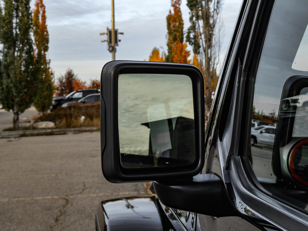2020 Jeep Wrangler Unlimited Sahara 4x4 Black Sherwood Park - photo #12