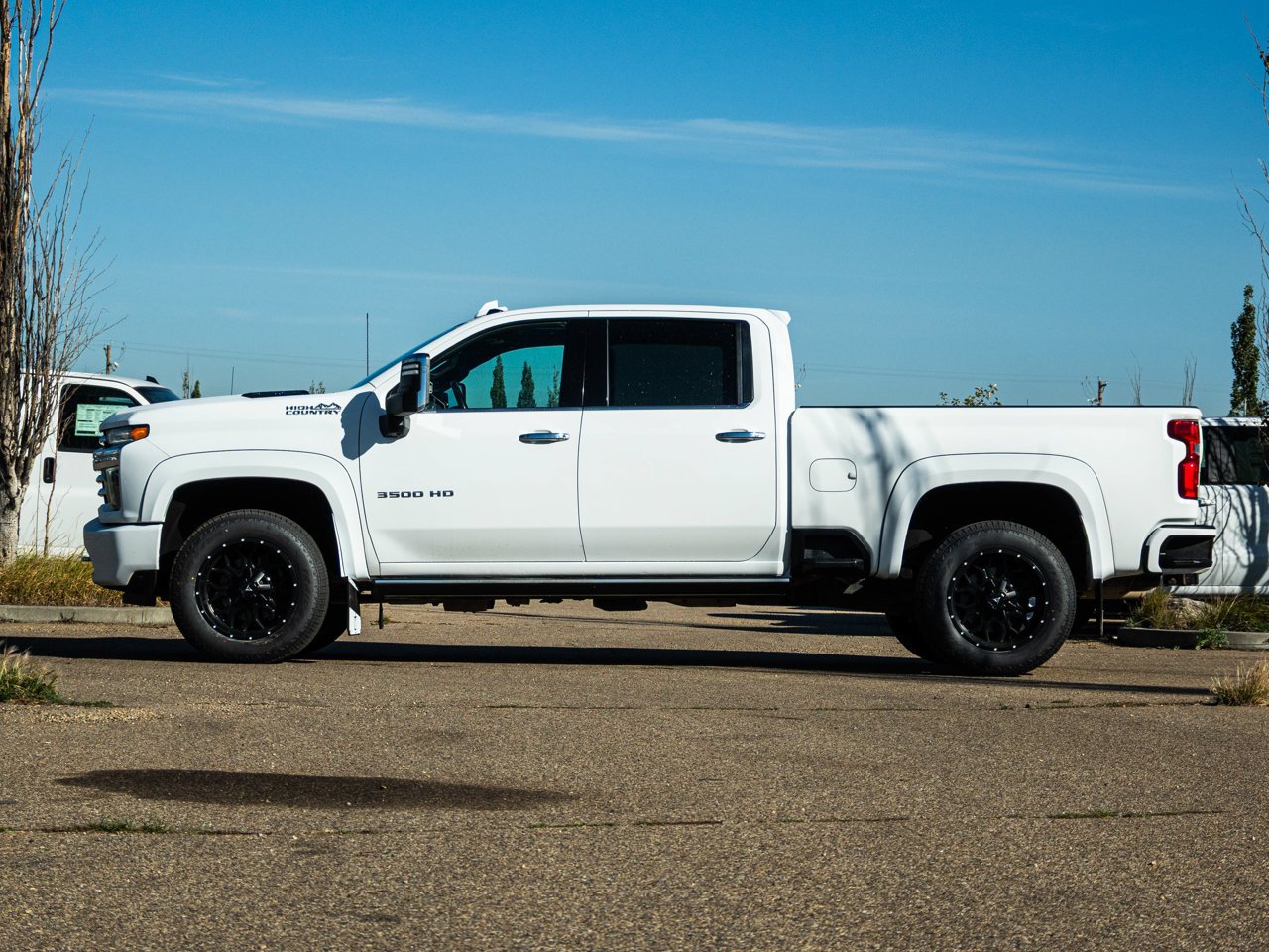 2023 Chevrolet Silverado 3500HD 4WD Crew Cab 159 High Country White Sherwood Park - photo #10