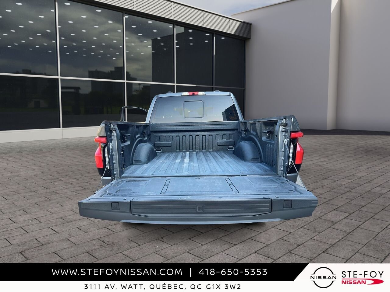 Ford F-150 Lightning LARIAT STANDARD RANGE 2023 Gris Ste-Foy - photo #16
