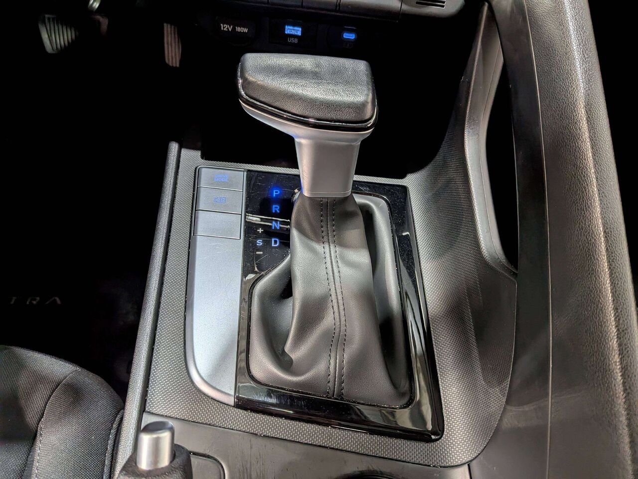 2025 Hyundai Elantra Preferred IVT w/Tech Pkg White Val-David - photo #29
