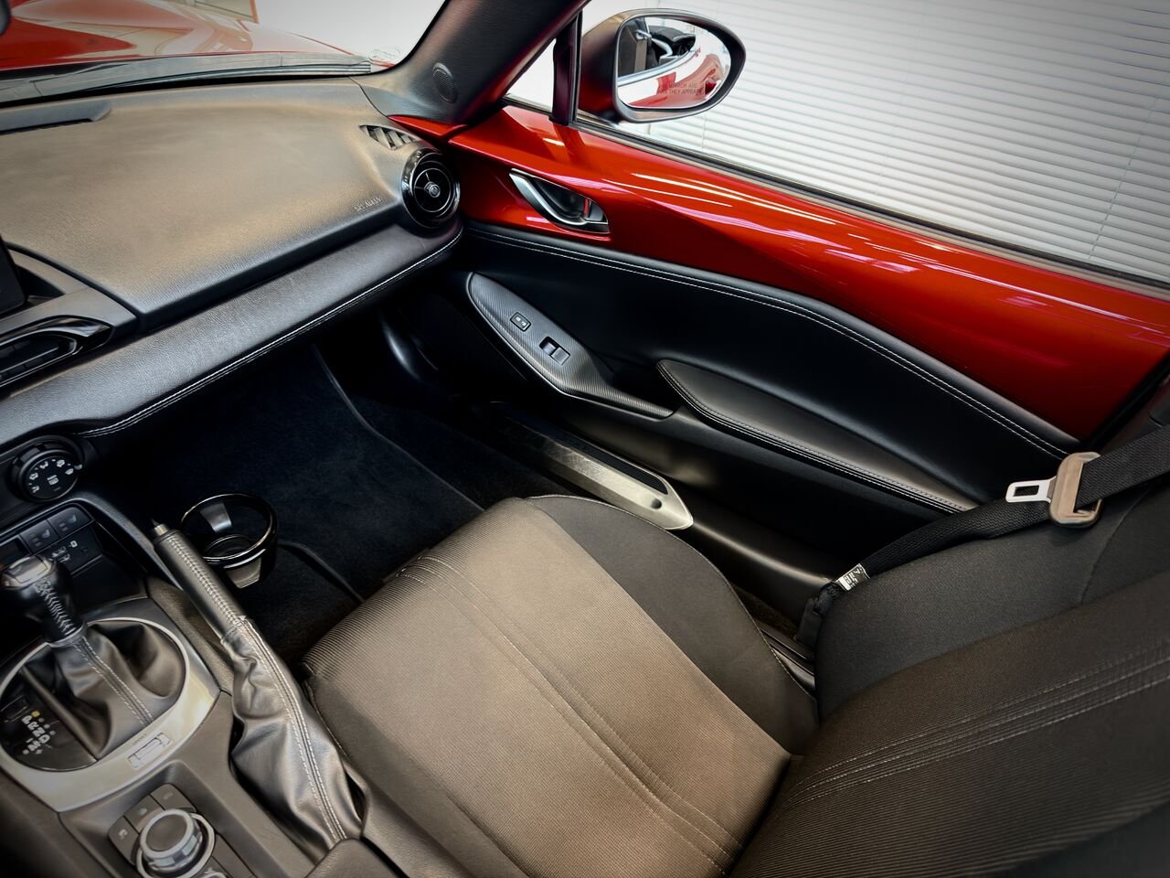 2023 Mazda MX-5 Black Notre-Dame-des-Prairies - photo #16