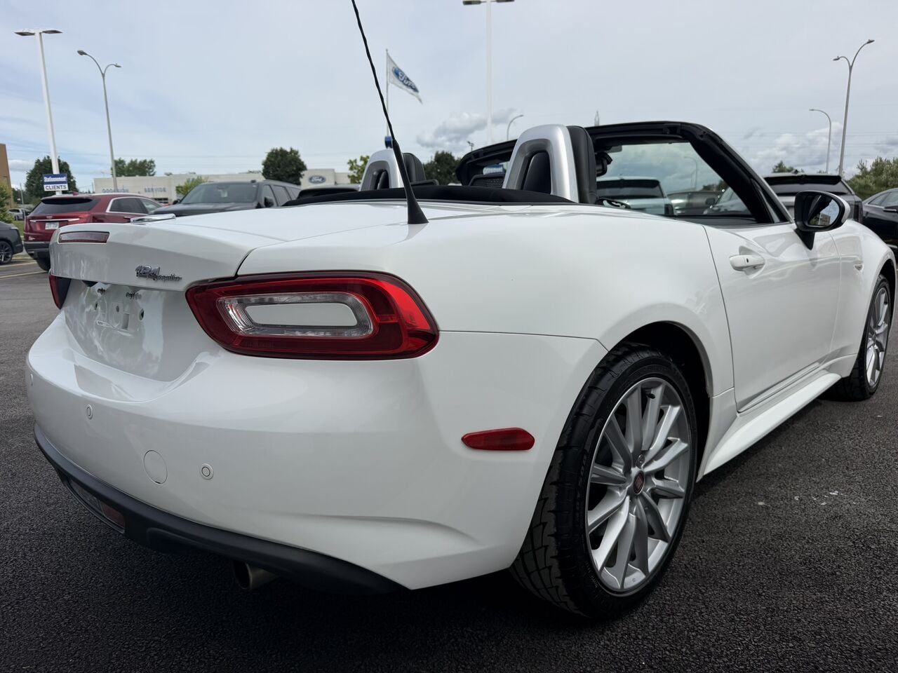 2017 FIAT 124 Spider LUSSO White Laval - photo #10