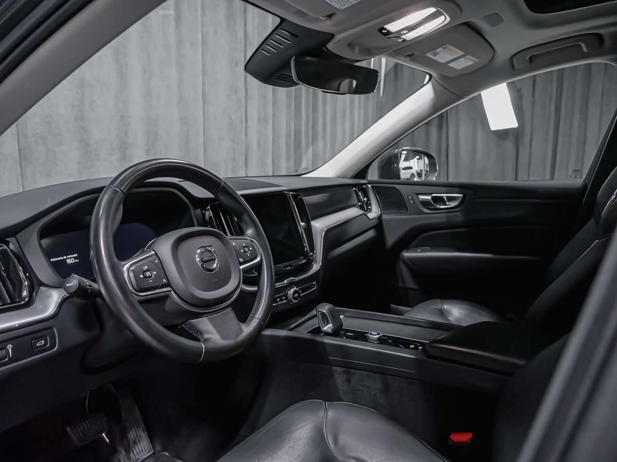 2022 Volvo XC60 B6 MOMENTUM Grey Montreal - photo #5