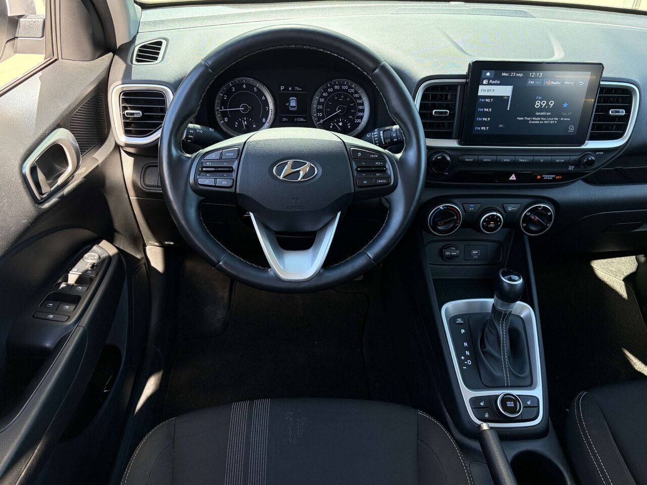 2021 Hyundai Venue White Gatineau - photo #13