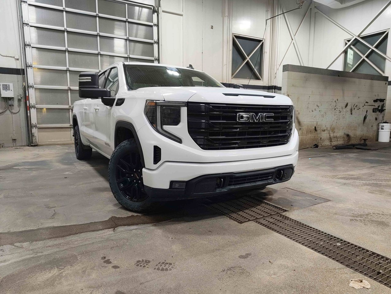 2024 GMC Sierra 1500 4WD Crew Cab 157 Elevation White Sherwood Park - photo #1