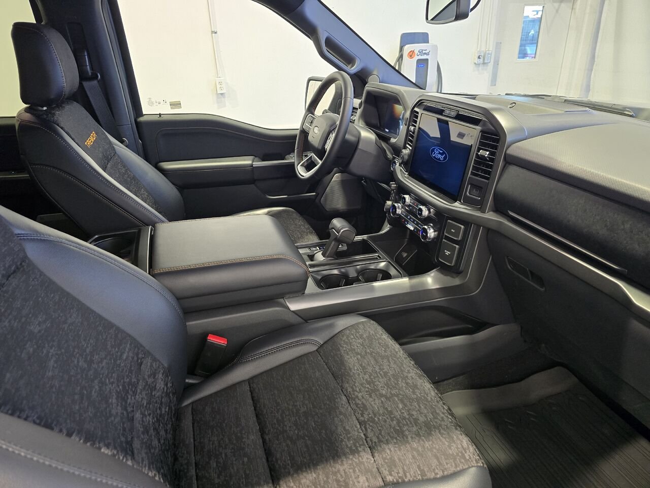 2026 Ford F-150 Carbonized Grey Metallic Châteauguay - photo #8