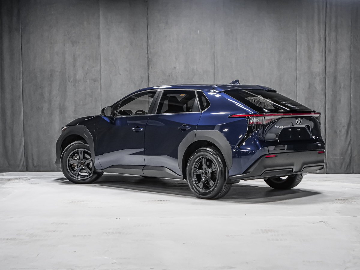 Toyota bZ4X XLE AWD 2023 Bleu Montréal - photo #3