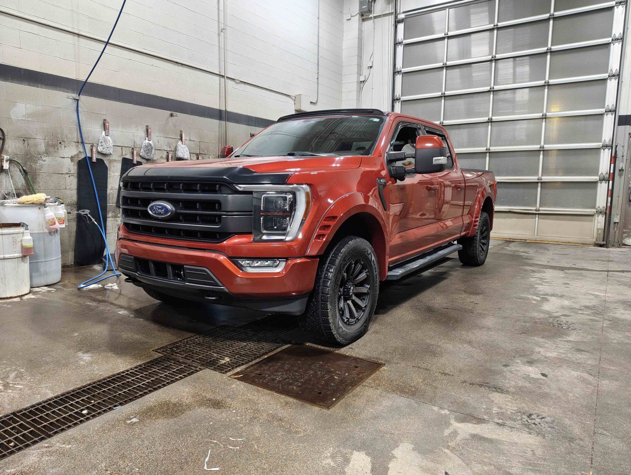 2021 Ford F-150 LARIAT 4WD SuperCrew 6.5' Box Red Sherwood Park - photo #3