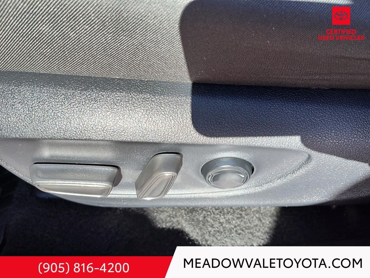 2024 Toyota RAV4 One Owner, Clean Car Fax, Power Sunroof, Power Trunk, Power Seat Grey Mississauga - photo #9
