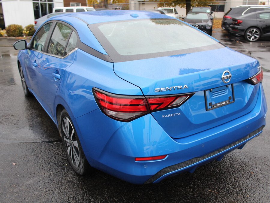 Nissan Sentra SV toit ouvrant cruise adapt sieges chauffants 2023 Bleu