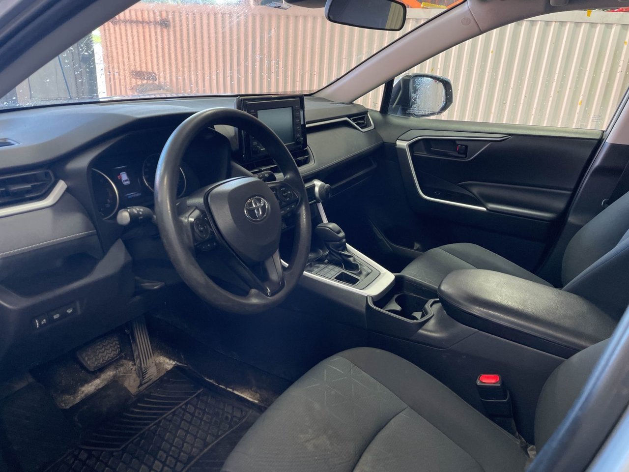 Toyota RAV4 LE AWD *CARPLAY* SIÈGES CHAUFF ALERTES RÉG ADAPT 2019 Argent Saint-Jérôme - photo #2
