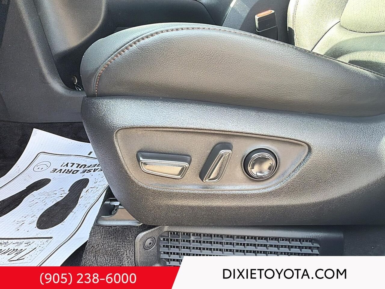 2026 Toyota Sienna Hybrid Limited AWD / CLEAN CARFAX / HEATED AND VENTILATED SEATS / MOONROOF / ALLOY WHEELS / CARPLAY AND ANDROID AUTO White Mississauga - photo #9