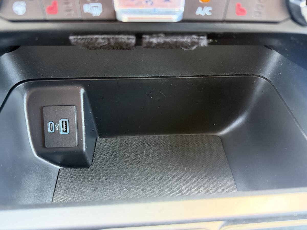 2023 Ford F-150 Lightning White  - photo #14