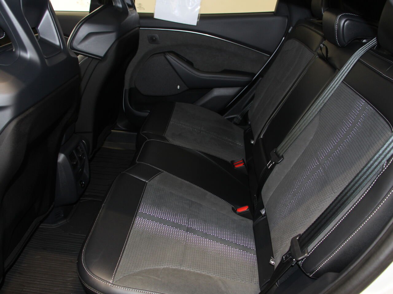 2022 Ford Mustang Mach-E GT MACH-E GT White Châteauguay - photo #8